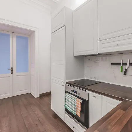 Heritage Building Private Room, Ac, W Kitchen Ferienhaus *