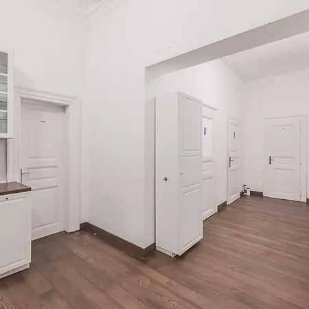 Heritage Building Private Room, Ac, W Kitchen *