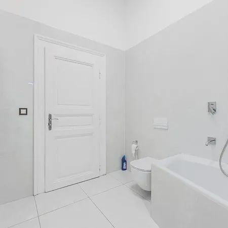 Heritage Building Private Room, Ac, W Kitchen *